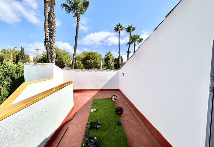 3 soveværelse Villa til salg i Villamartin med swimmingpool - € 524.995 (Ref: 10006860)