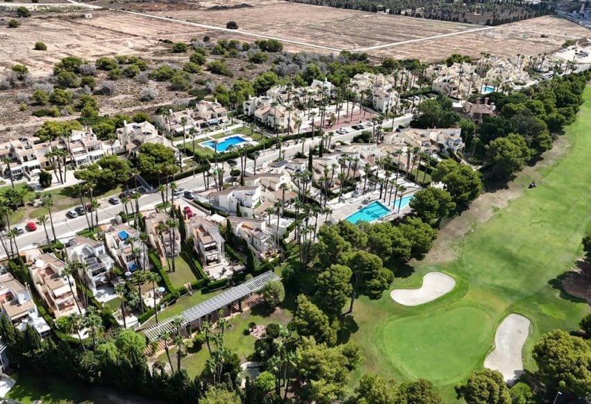 3 soveværelse Villa til salg i Villamartin med swimmingpool - € 524.995 (Ref: 10006860)