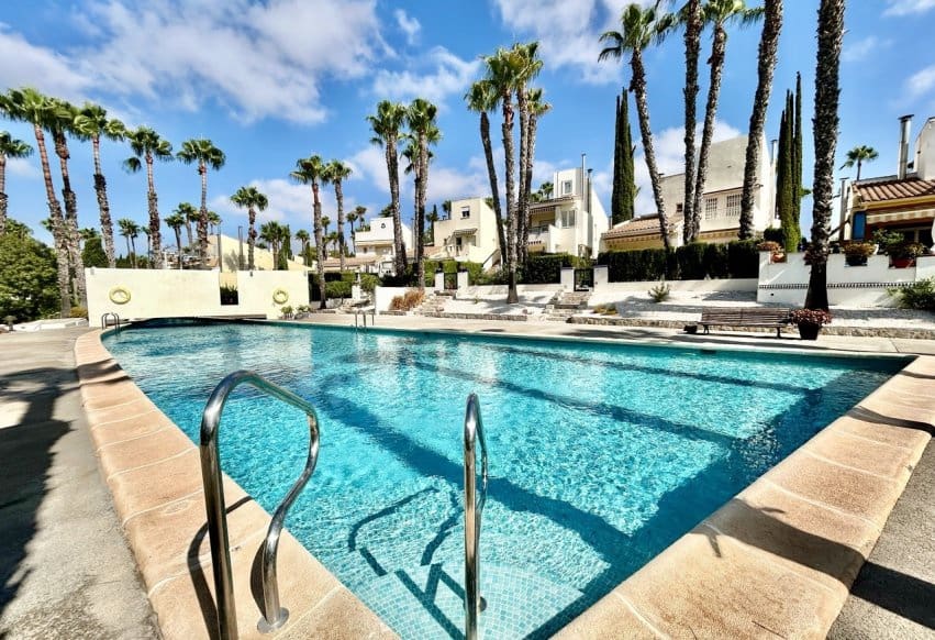 3 soveværelse Villa til salg i Villamartin med swimmingpool - € 524.995 (Ref: 10006860)