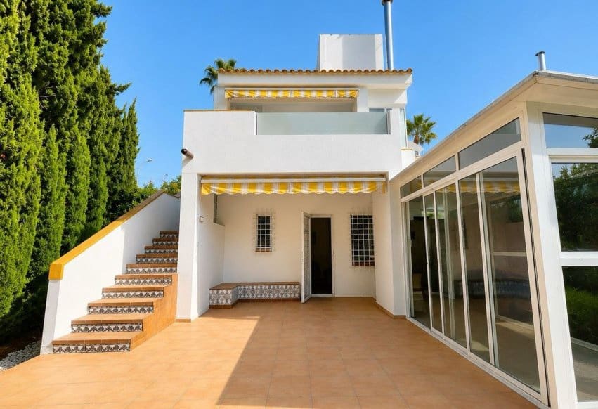 3 soveværelse Villa til salg i Villamartin med swimmingpool - € 524.995 (Ref: 10006860)