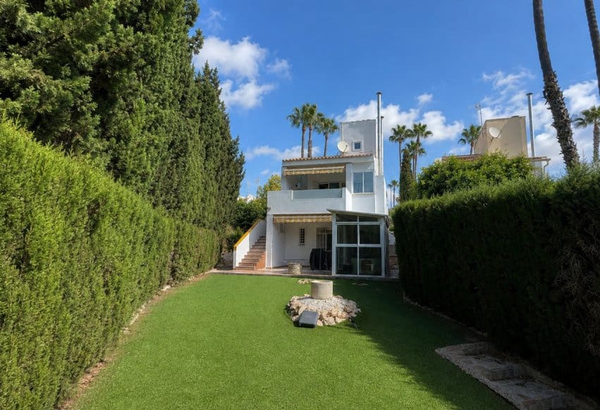 3 soveværelse Villa til salg i Villamartin med swimmingpool - € 524.995 (Ref: 10006860)