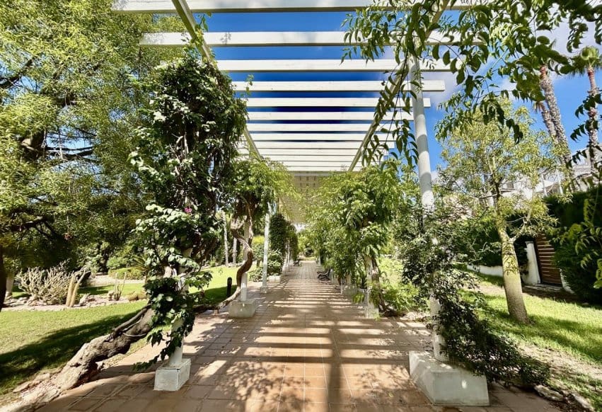 3 soveværelse Villa til salg i Villamartin med swimmingpool - € 524.995 (Ref: 10006860)