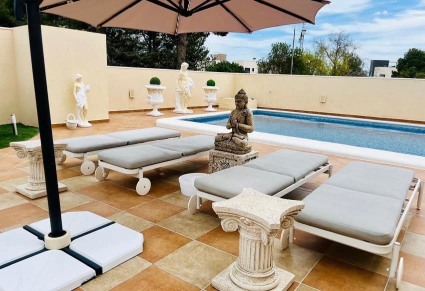 Chalet de 4 habitaciones en San Miguel de Salinas en venta con piscina - 799.000 € (Ref: 10023150)