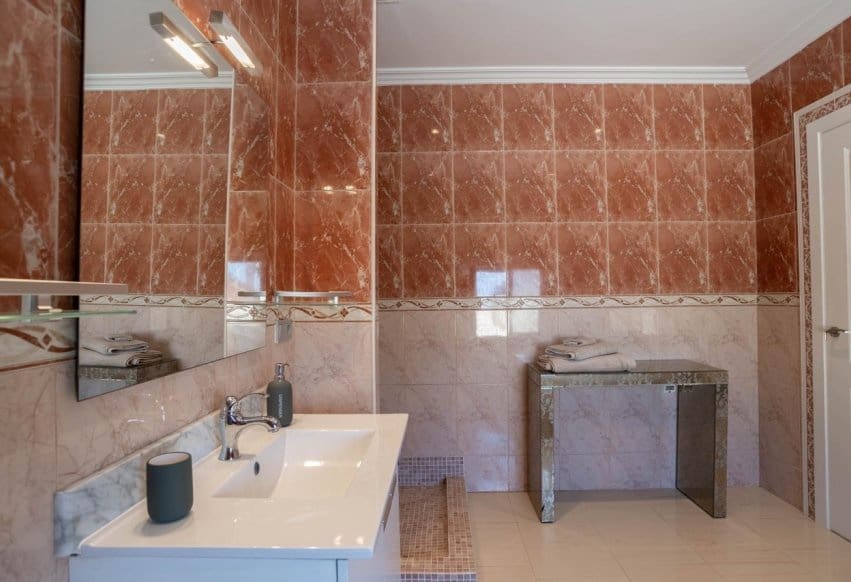 Chalet de 4 habitaciones en San Miguel de Salinas en venta con piscina - 799.000 € (Ref: 10023150)