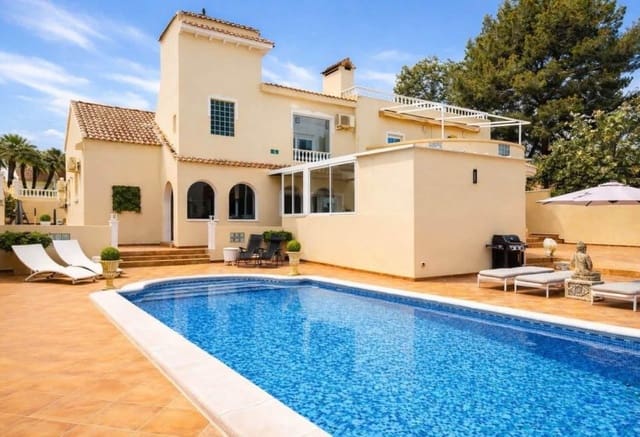 Chalet de 4 habitaciones en San Miguel de Salinas en venta con piscina - 799.000 € (Ref: 10023150)