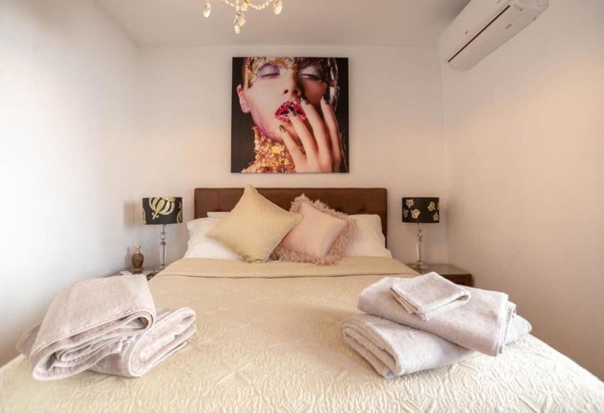 Chalet de 4 habitaciones en San Miguel de Salinas en venta con piscina - 799.000 € (Ref: 10023150)