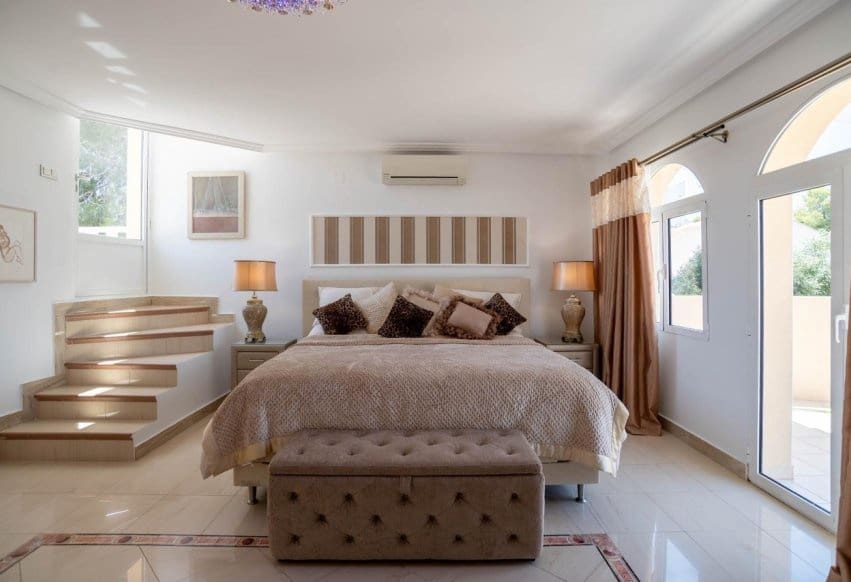 Chalet de 4 habitaciones en San Miguel de Salinas en venta con piscina - 799.000 € (Ref: 10023150)