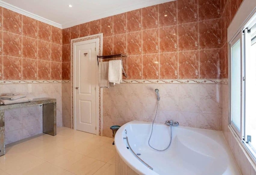 Chalet de 4 habitaciones en San Miguel de Salinas en venta con piscina - 799.000 € (Ref: 10023150)