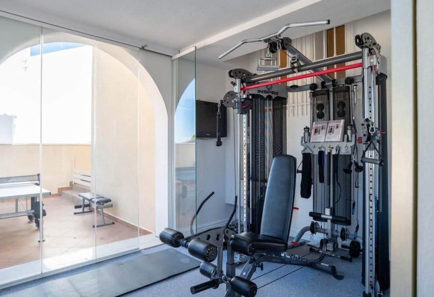 Chalet de 4 habitaciones en San Miguel de Salinas en venta con piscina - 799.000 € (Ref: 10023150)