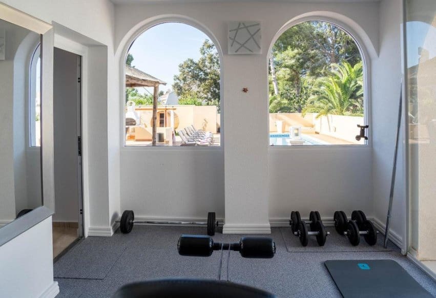 Chalet de 4 habitaciones en San Miguel de Salinas en venta con piscina - 799.000 € (Ref: 10023150)