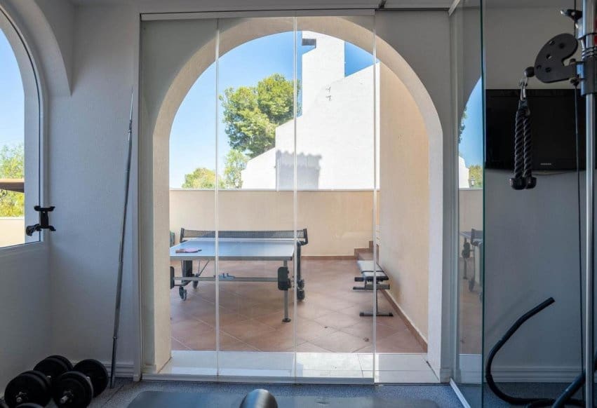 Chalet de 4 habitaciones en San Miguel de Salinas en venta con piscina - 799.000 € (Ref: 10023150)