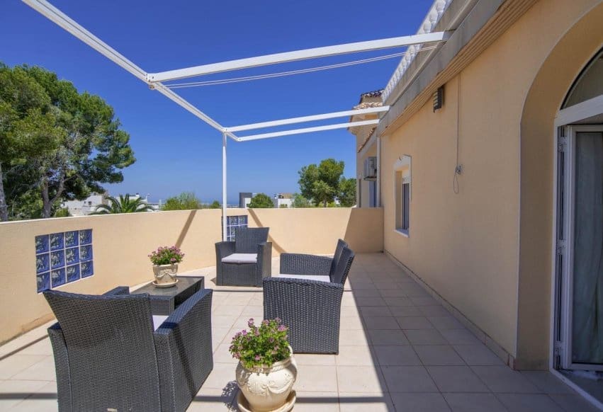 Chalet de 4 habitaciones en San Miguel de Salinas en venta con piscina - 799.000 € (Ref: 10023150)