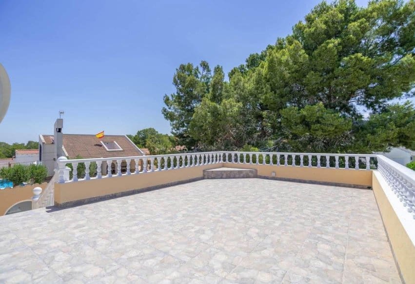 Chalet de 4 habitaciones en San Miguel de Salinas en venta con piscina - 799.000 € (Ref: 10023150)