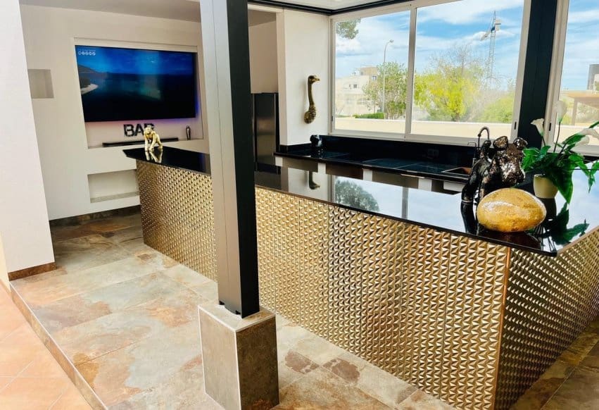 Chalet de 4 habitaciones en San Miguel de Salinas en venta con piscina - 799.000 € (Ref: 10023150)