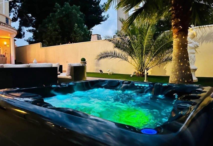 Chalet de 4 habitaciones en San Miguel de Salinas en venta con piscina - 799.000 € (Ref: 10023150)