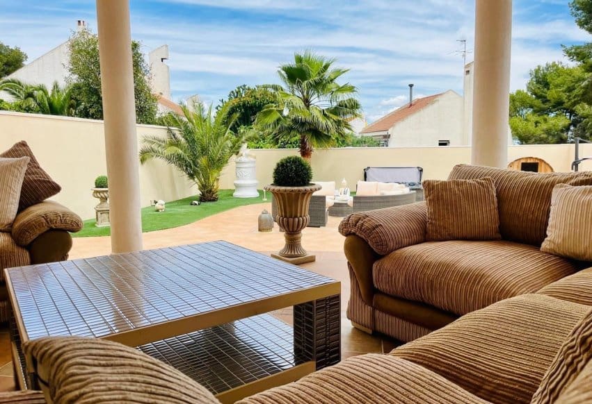 Chalet de 4 habitaciones en San Miguel de Salinas en venta con piscina - 799.000 € (Ref: 10023150)