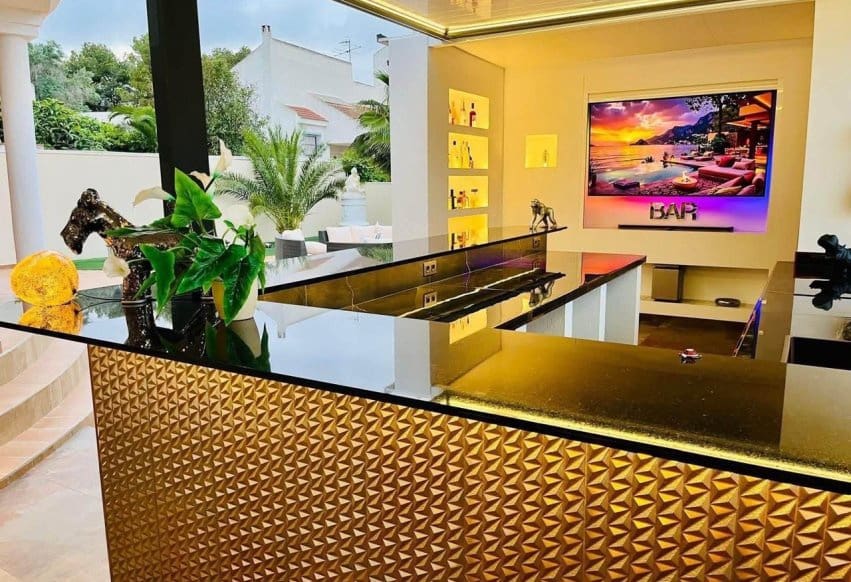 Chalet de 4 habitaciones en San Miguel de Salinas en venta con piscina - 799.000 € (Ref: 10023150)