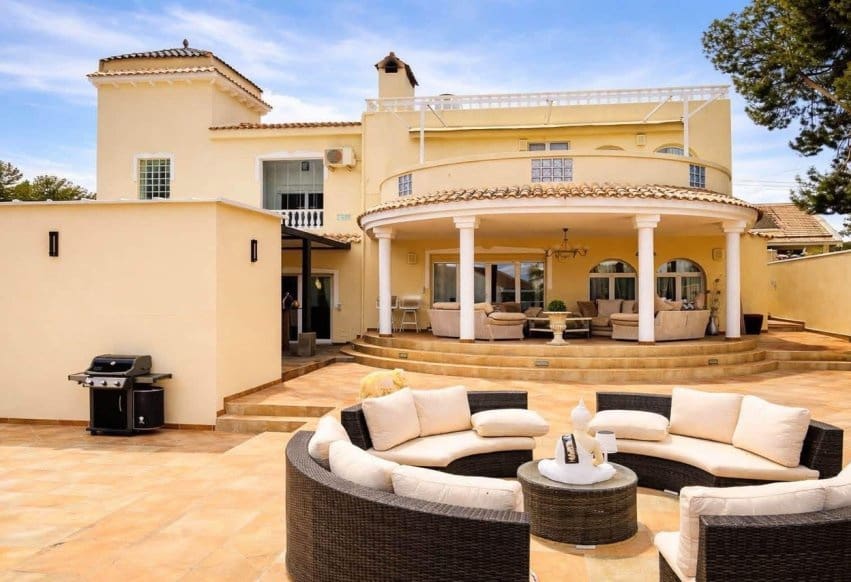Chalet de 4 habitaciones en San Miguel de Salinas en venta con piscina - 799.000 € (Ref: 10023150)