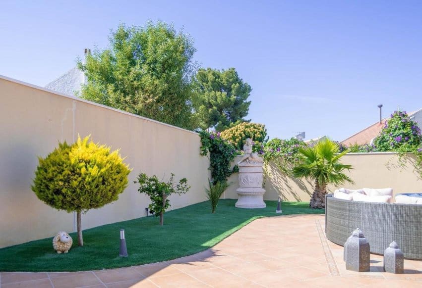 Chalet de 4 habitaciones en San Miguel de Salinas en venta con piscina - 799.000 € (Ref: 10023150)