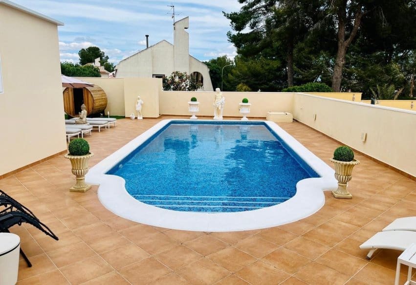 Chalet de 4 habitaciones en San Miguel de Salinas en venta con piscina - 799.000 € (Ref: 10023150)