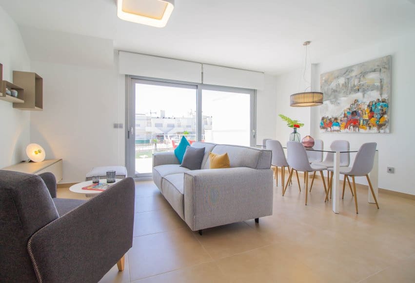 2 makuuhuone Bungalow myytävänä paikassa Orihuela Costa mukana uima-altaan - 299 900 € (Ref: 10029025)