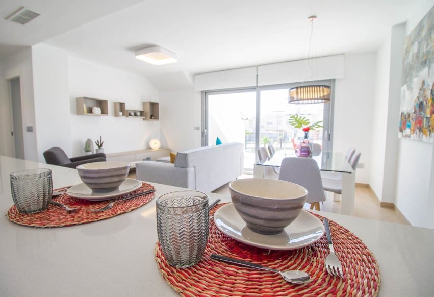 2 makuuhuone Bungalow myytävänä paikassa Orihuela Costa mukana uima-altaan - 299 900 € (Ref: 10029025)