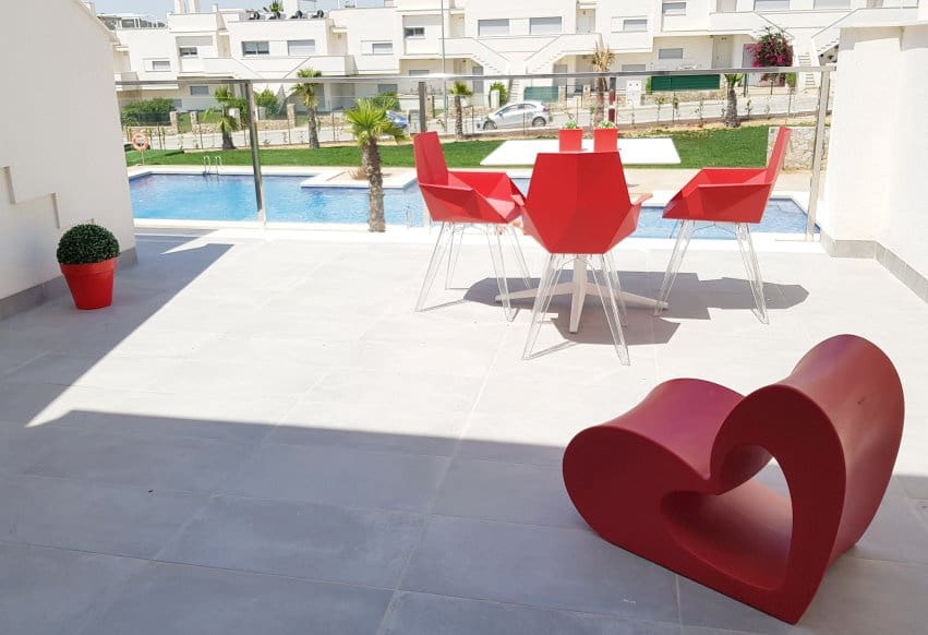 2 makuuhuone Bungalow myytävänä paikassa Orihuela Costa mukana uima-altaan - 299 900 € (Ref: 10029025)