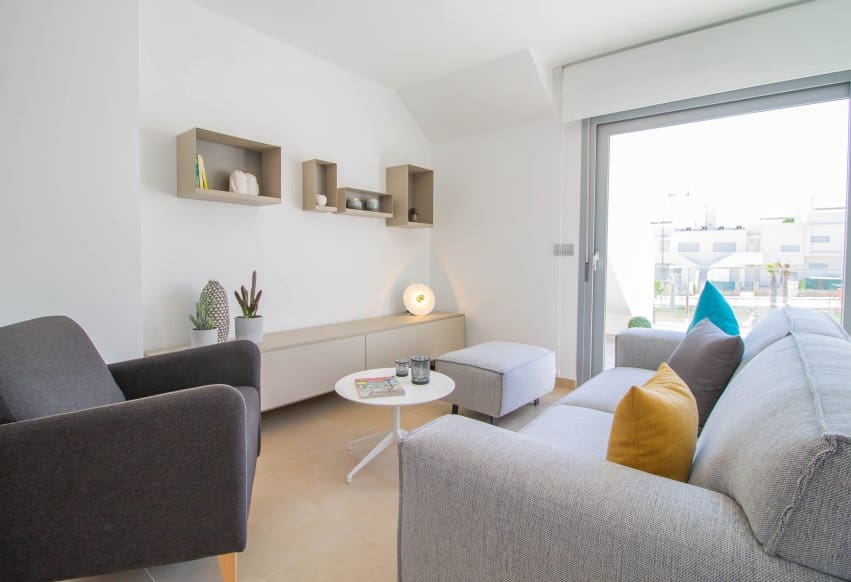 2 makuuhuone Bungalow myytävänä paikassa Orihuela Costa mukana uima-altaan - 299 900 € (Ref: 10029025)