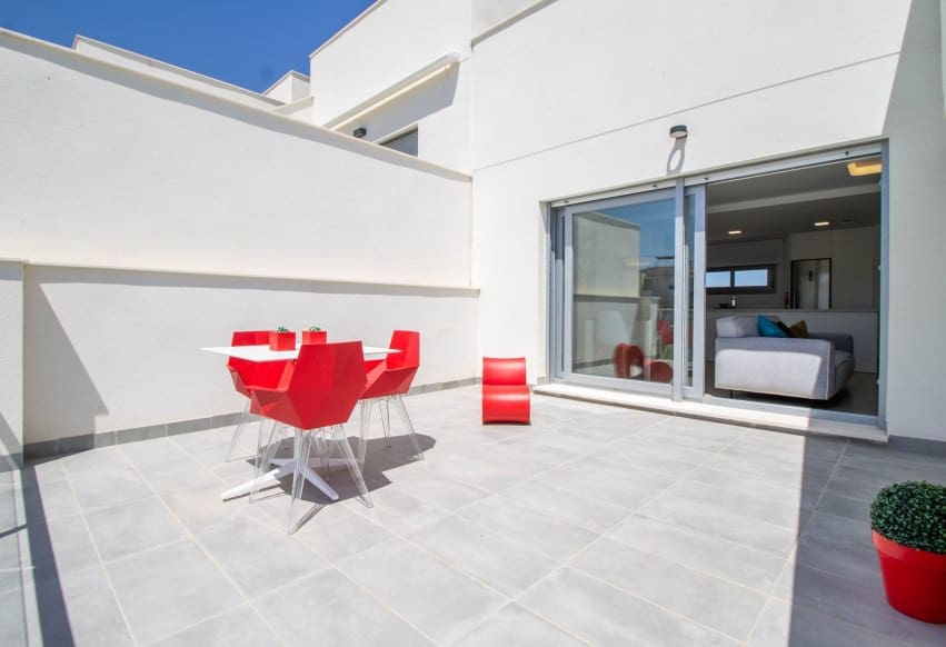2 makuuhuone Bungalow myytävänä paikassa Orihuela Costa mukana uima-altaan - 299 900 € (Ref: 10029025)