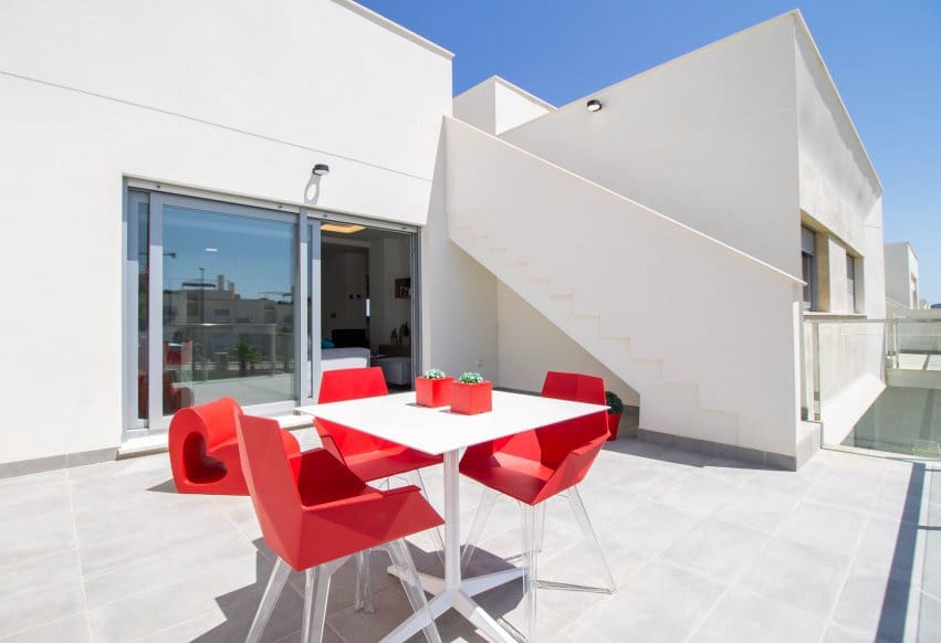 2 makuuhuone Bungalow myytävänä paikassa Orihuela Costa mukana uima-altaan - 299 900 € (Ref: 10029025)