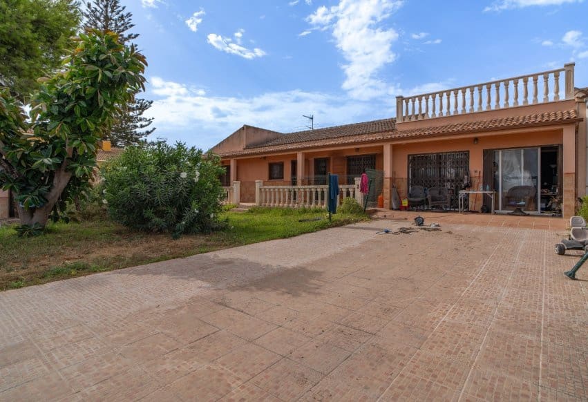 6 Zimmer Villa zu verkaufen in Torrevieja mit Garage - 520.000 € (Ref: 10043719)