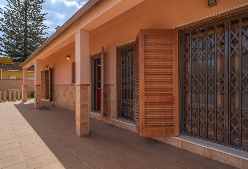 6 Zimmer Villa zu verkaufen in Torrevieja mit Garage - 520.000 € (Ref: 10043719)