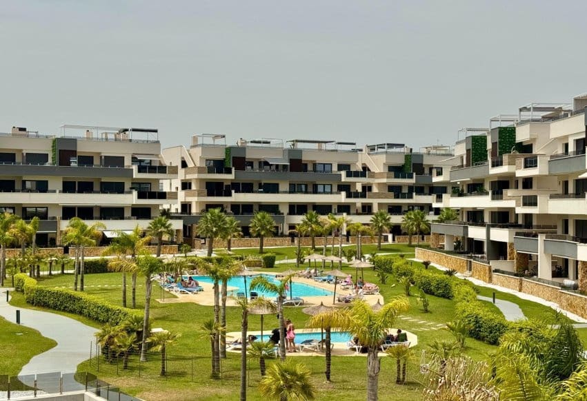 3 soverom Strandleiligheter til salgs i Orihuela Costa med svømmebasseng - € 485 000 (Ref: 10046220)