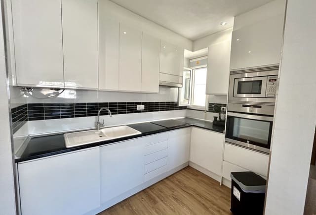 Apartamento de 2 habitaciones en Villamartin, Orihuela en venta con piscina - 169.900 € (Ref: 10049894)