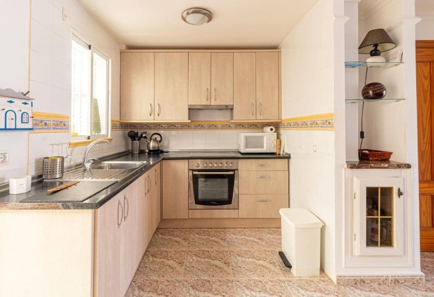 2 makuuhuone Omakotitalo myytävänä paikassa La Regia mukana uima-altaan - 199 000 € (Ref: 10051913)