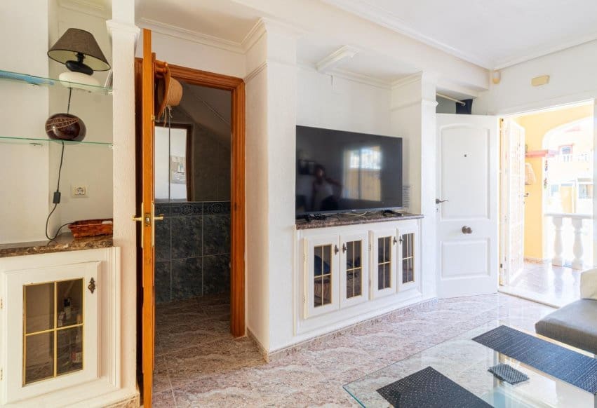2 makuuhuone Omakotitalo myytävänä paikassa La Regia mukana uima-altaan - 199 000 € (Ref: 10051913)