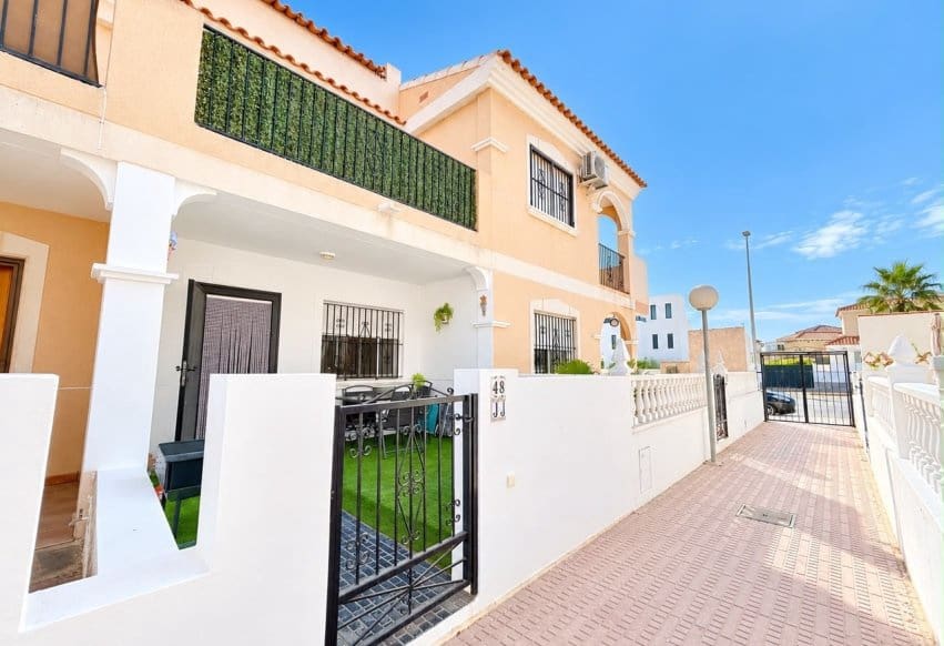 3 soverom Hus til salgs i La Zenia med svømmebasseng - € 199 900 (Ref: 10057877)