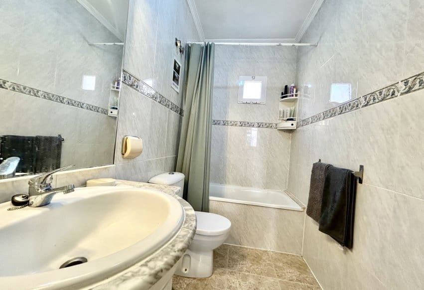 3 soverom Hus til salgs i La Zenia med svømmebasseng - € 199 900 (Ref: 10057877)
