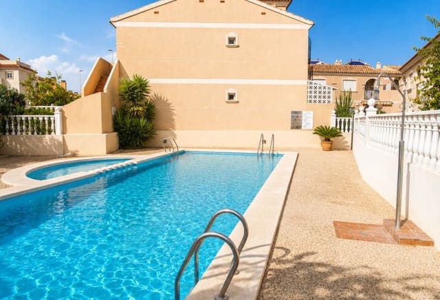 3 soverom Hus til salgs i La Zenia, Orihuela med svømmebasseng - € 199 900 (Ref: 10057877)