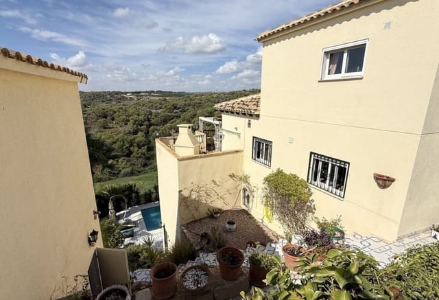 Chalet de 5 habitaciones en La Zenia, Orihuela en venta con piscina - 635.000 € (Ref: 10065420)
