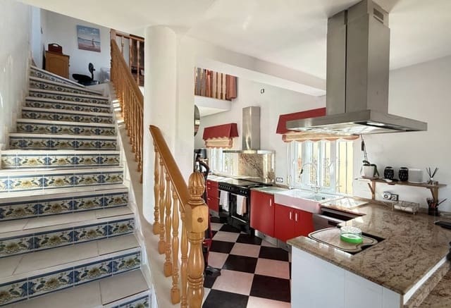 Chalet de 5 habitaciones en La Zenia, Orihuela en venta con piscina - 635.000 € (Ref: 10065420)
