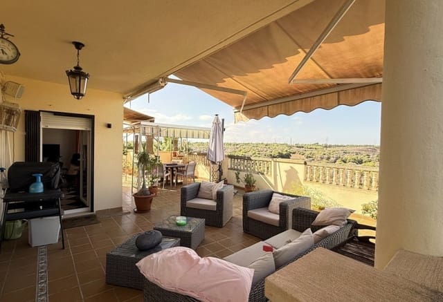 Chalet de 5 habitaciones en La Zenia, Orihuela en venta con piscina - 635.000 € (Ref: 10065420)