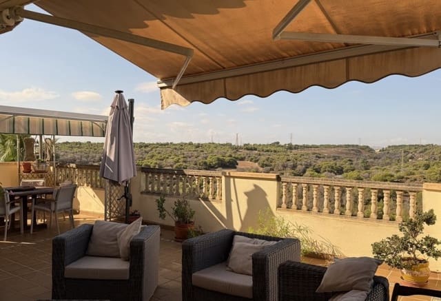 Chalet de 5 habitaciones en La Zenia, Orihuela en venta con piscina - 635.000 € (Ref: 10065420)