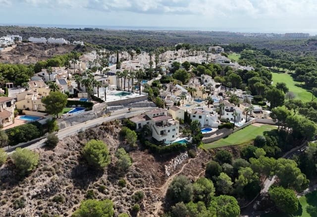 Chalet de 5 habitaciones en La Zenia, Orihuela en venta con piscina - 635.000 € (Ref: 10065420)