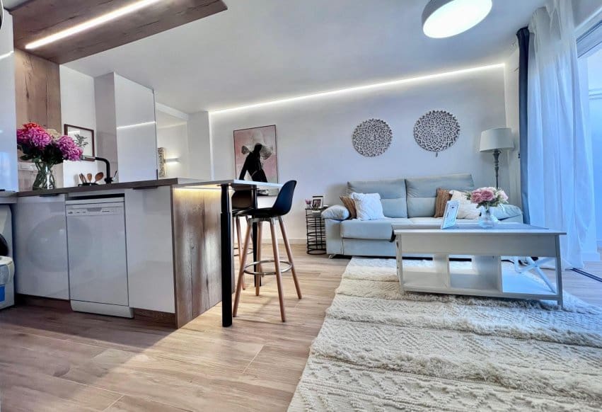 3 soveværelse Lejlighed til salg i Punta Prima med swimmingpool - € 259.700 (Ref: 10071008)