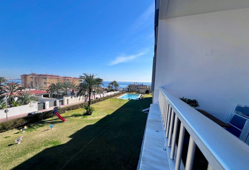 3 soveværelse Lejlighed til salg i Punta Prima med swimmingpool - € 259.700 (Ref: 10071008)
