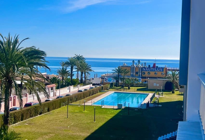 3 soveværelse Lejlighed til salg i Punta Prima med swimmingpool - € 259.700 (Ref: 10071008)