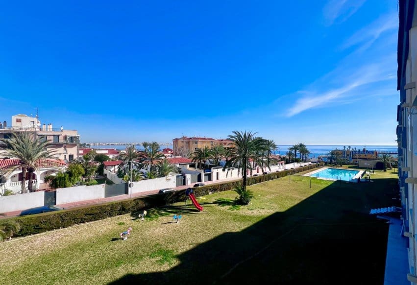 3 soveværelse Lejlighed til salg i Punta Prima med swimmingpool - € 259.700 (Ref: 10071008)