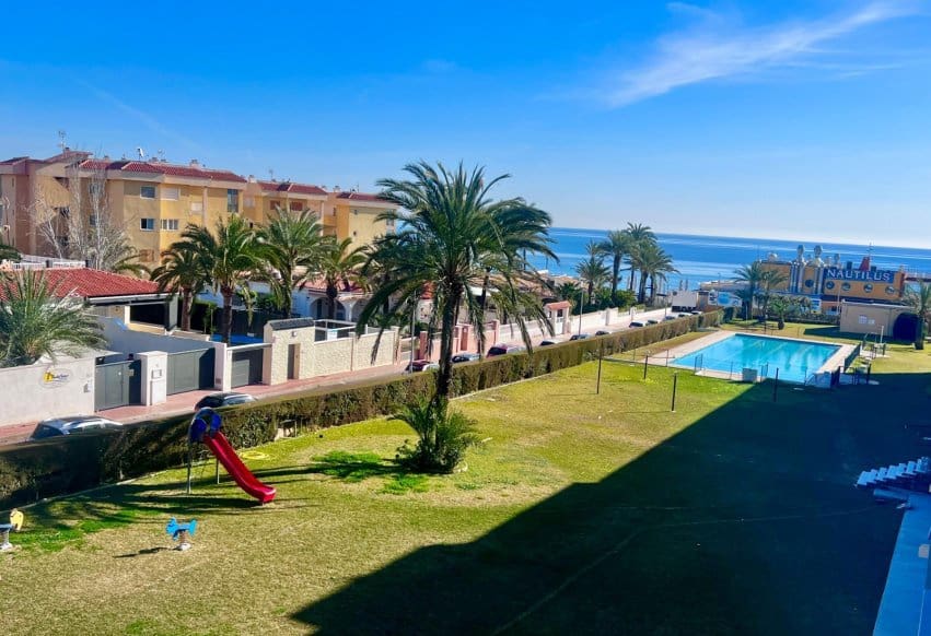 3 soveværelse Lejlighed til salg i Punta Prima med swimmingpool - € 259.700 (Ref: 10071008)