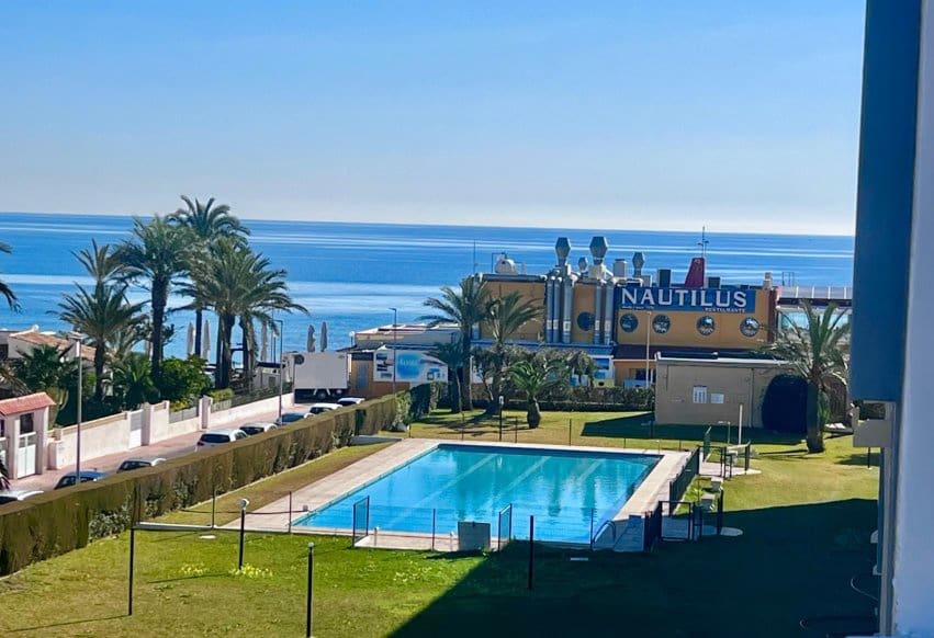 3 soveværelse Lejlighed til salg i Punta Prima med swimmingpool - € 259.700 (Ref: 10071008)